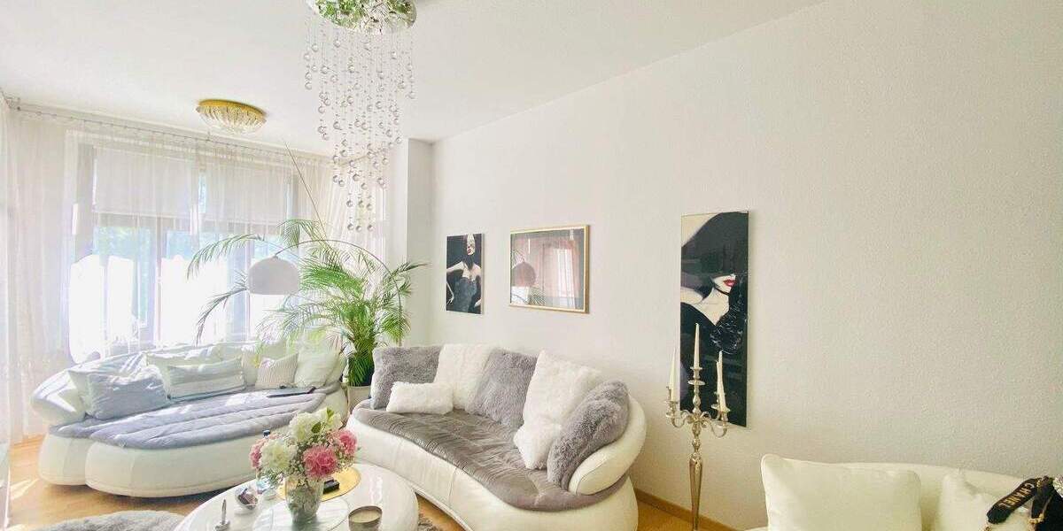 Bald bezugsfrei | 130 Quadratmeter | 2 Balkone | Kamin | Denkmalimmobilie 4 zimmer