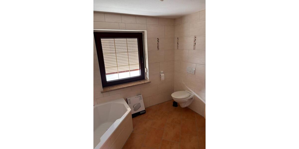 Etagenwohnung Hohenmölsen - 5 Zimmer, 132 m&sup2;, 800&euro; | Angebot:25418005