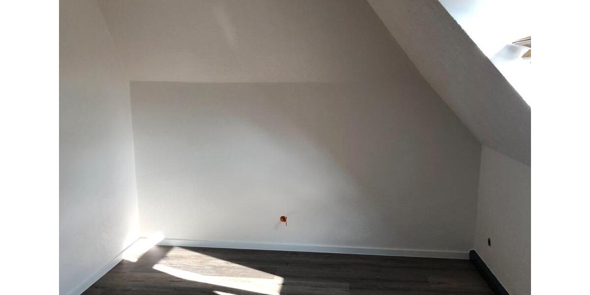 Dachgeschoßwohnung Wurzen - 3 Zimmer, 80 m&sup2;, 119.000&euro; | Angebot:27023025