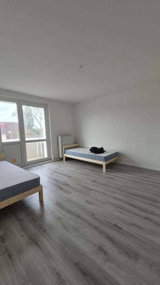 Klimaanlage, Einbauküche, Balkon - 2 Zimmer-Wohnung zimmer
