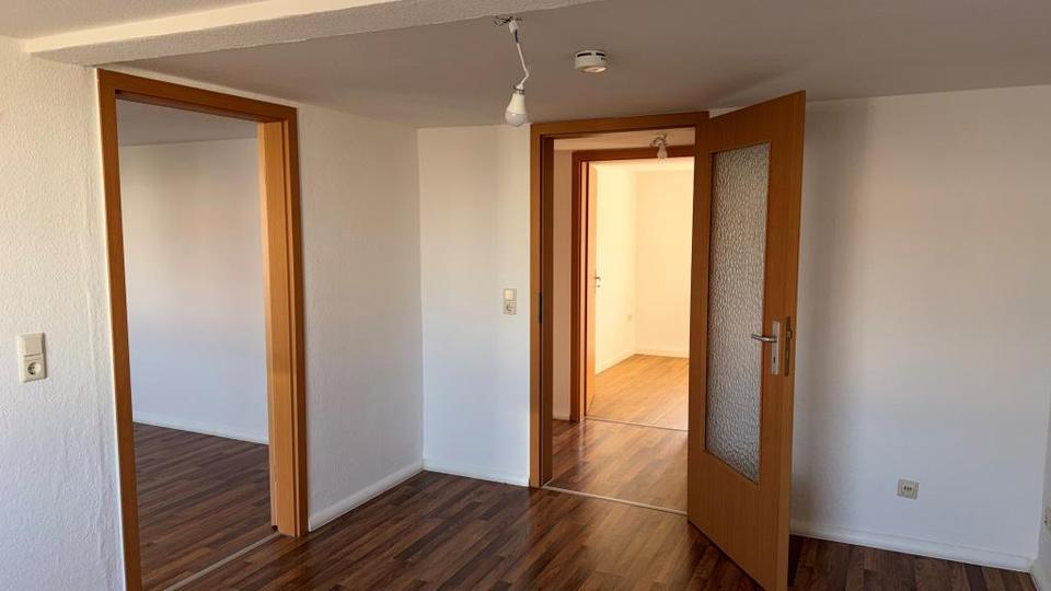 Dachgeschoßwohnung Schkeuditz - 4 Zimmer, 75 m&sup2;, 599&euro; | Angebot:26233936