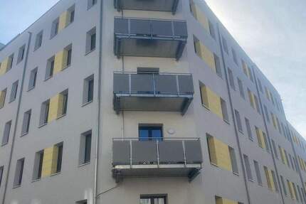 Schöne Erdgeschosswohnung mit geräumiger Wohnküche mit Einbauküche, Dusche und Fußbodenheizung! 2 zimmer