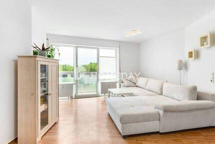 Stilvoll Wohnen in Leipzig-Seehausen: Zwei-Zimmer-Wohnung mit Balkon, EBK, Tiefgarage und Aufzug