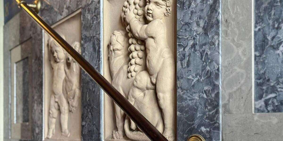 Frei werdend im Zentrum! Kamin | Lift | Loggia | Bad en suite + Gäste-WC | 2015 hochwertig saniert 2 zimmer