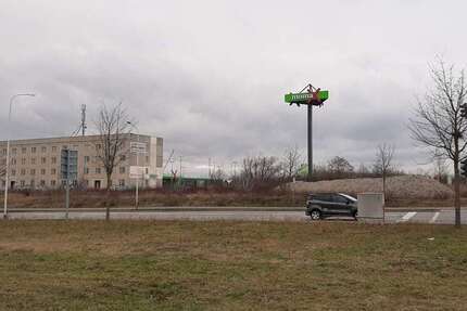 + Baugrundstück mit Altbau in Halle + nahe gelegen an der A143 + zimmer