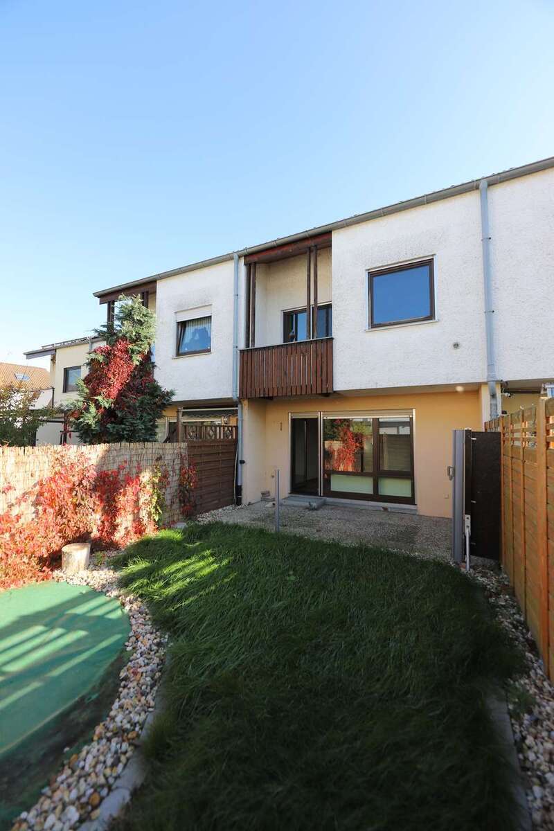 Charmantes Reihenmittelhaus mit Garten, Balkon, Garage und Keller in Großkugel 5 zimmer