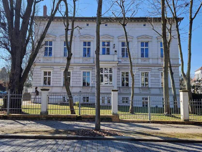 Büro in Halle 1.900 € 111.75 m²