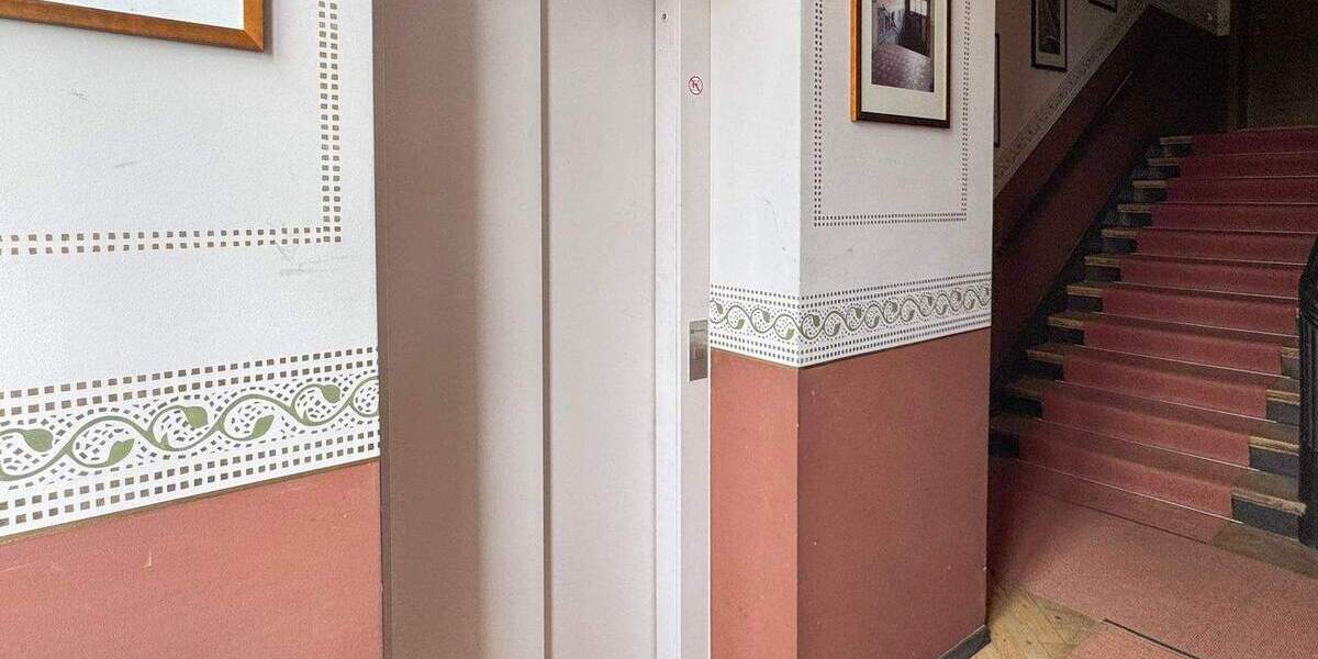 Frei werdend im Zentrum! Kamin | Lift | Loggia | Bad en suite + Gäste-WC | 2015 hochwertig saniert 2 zimmer