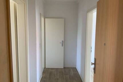 Frisch geweißte 2-Zimmerwohnung sucht DICH