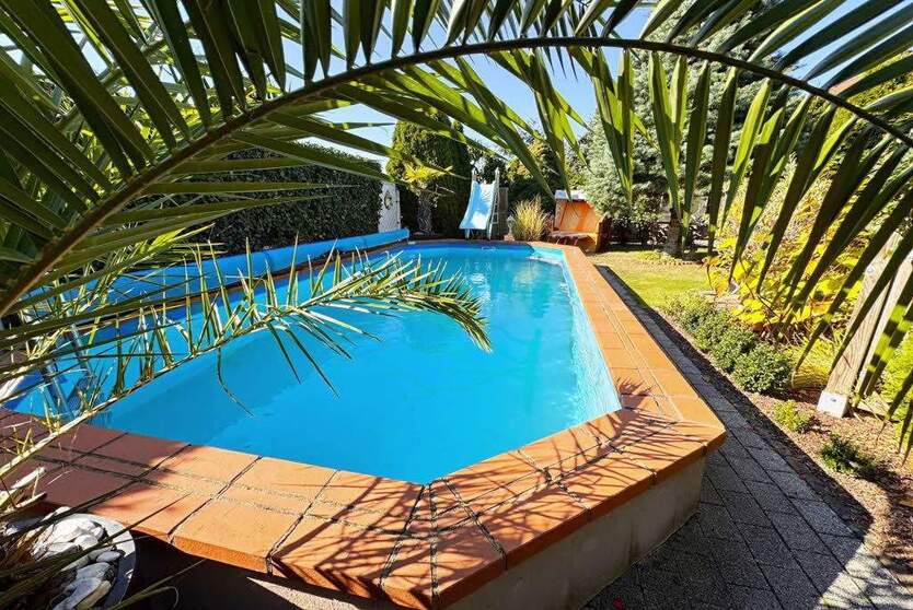 Landsberg OT Queis: Einfamilienhaus mit Wintergarten, Pool, Sauna, Garage, Keller 5 zimmer