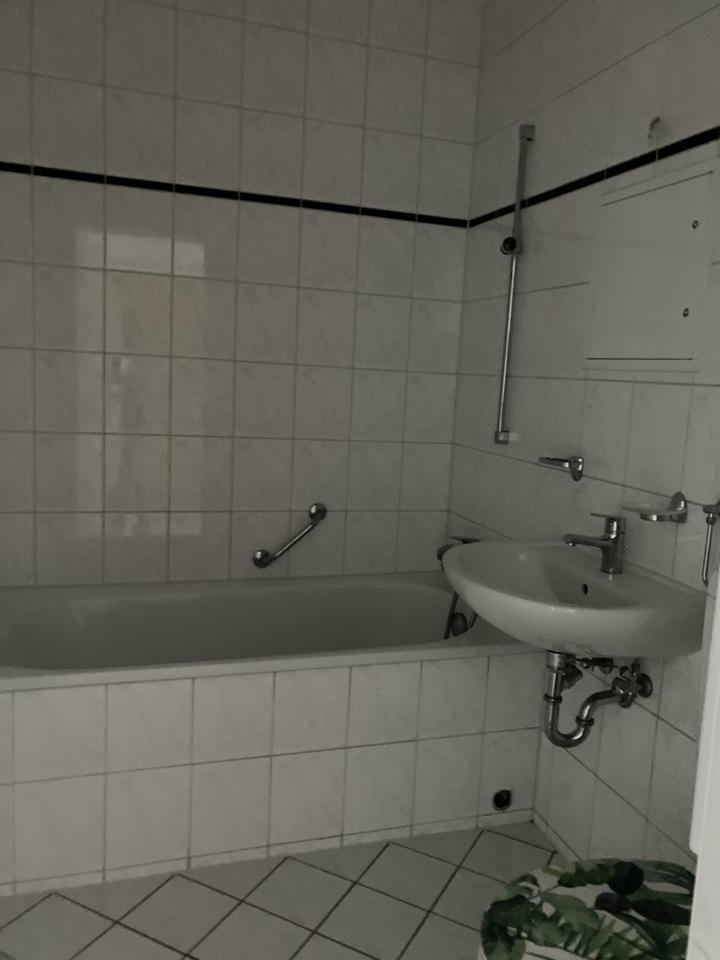 3 Zimmerwohnung im 1. OG mit Balkon zimmer