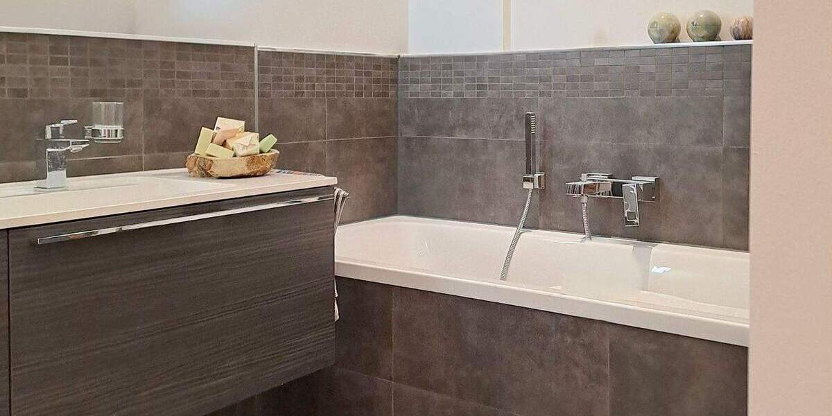 Bald frei! Loft-Wohnung mit Balkon l EBK l 2 TG-Stellplätzen & Wellnessbereich 4 zimmer