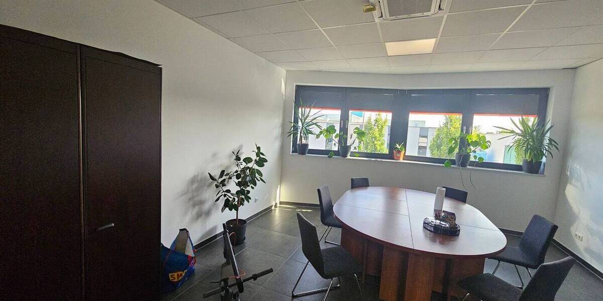 Moderne Gewerbefläche mit Büro + Lager, Freifläche + SP möglich zimmer