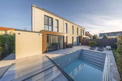 Haus zum Kaufen in Markkleeberg 1.925.000 € 270 m² 7 zimmer