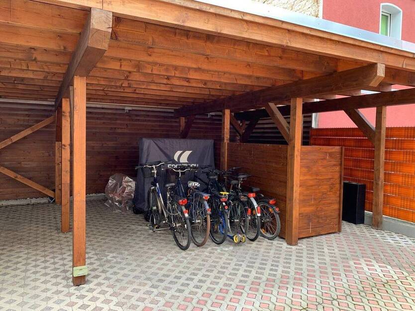 Gute Ausstattung I Einbauküche I Stellplatz und Loggia