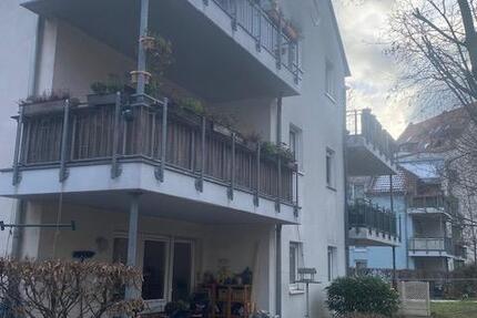 ab 01.01. * 3 Zi.-Whg. im DG mit Balkon, Laminat, Bad mit Wanne und Dusche * 3 zimmer