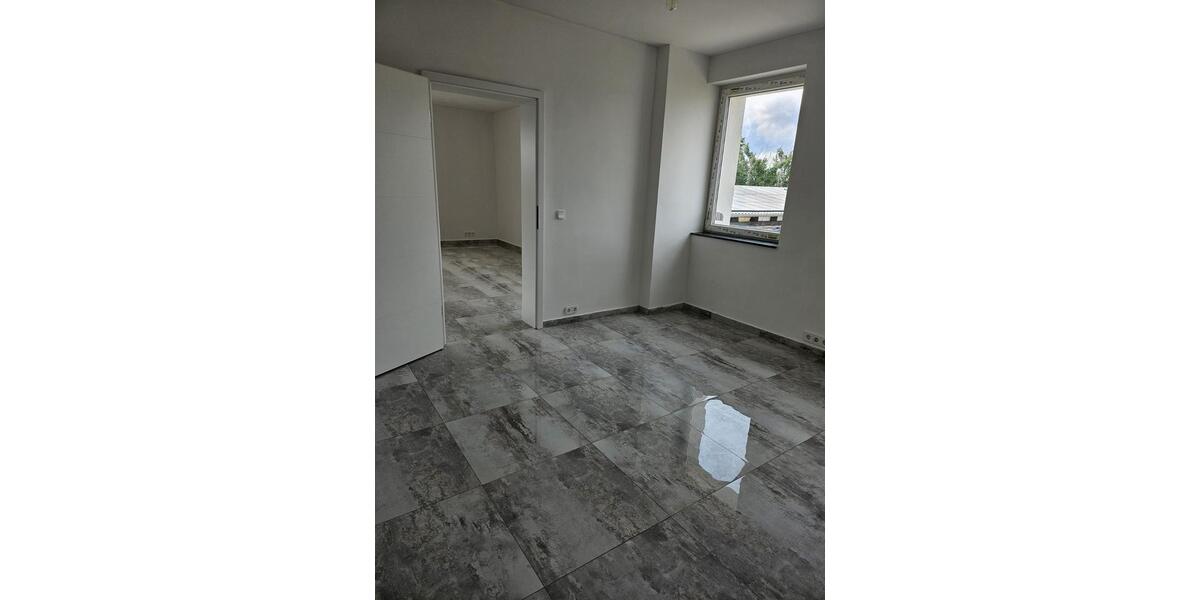 Sonnige, geräumige, neu sanierte Wohnung 5 zimmer