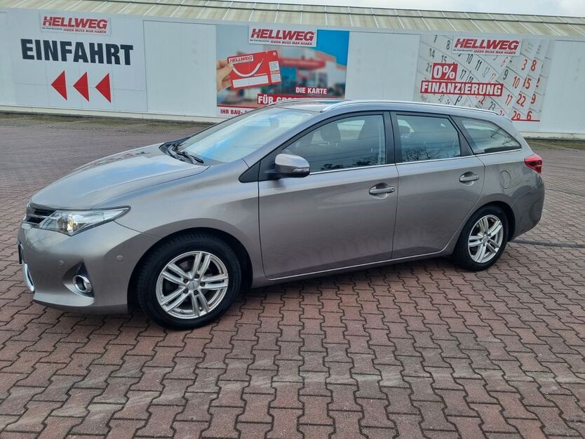 Toyota Auris 116.000 km 10.500 € Halle/S. 06132