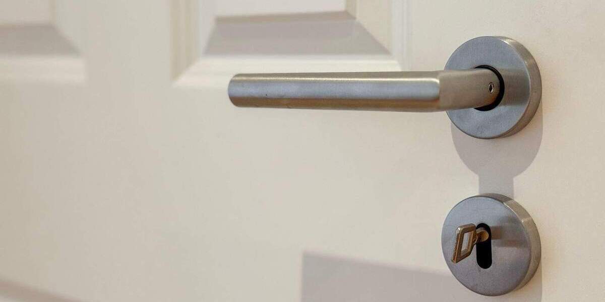 Frei werdend im Zentrum! Kamin | Lift | Loggia | Bad en suite + Gäste-WC | 2015 hochwertig saniert 2 zimmer