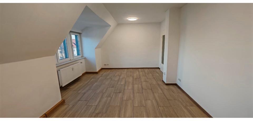Dachgeschoßwohnung Groitzsch - 2 Zimmer, 45 m&sup2;, 327&euro; | Angebot:25418646