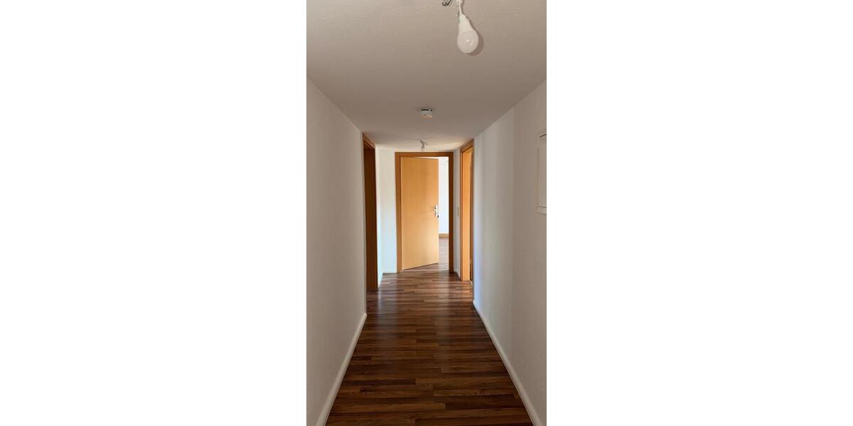 Dachgeschoßwohnung Schkeuditz - 4 Zimmer, 75 m&sup2;, 599&euro; | Angebot:26233936