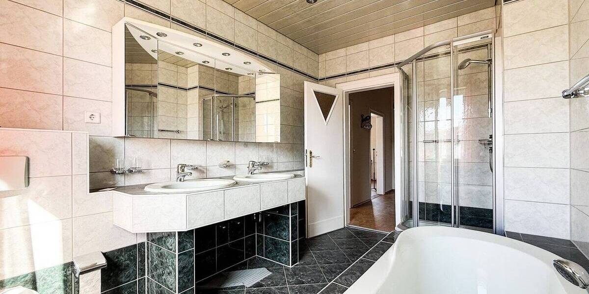 Reihenmittelhaus Leipzig Schleußig - 6 Zimmer, 143 m&sup2;, 890.000&euro; | Angebot:26658643