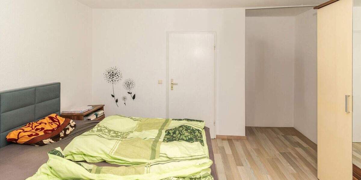 RUHIG WOHNEN, STADTNAH LEBEN Reihenhaus mit Garten, Dachterrasse und TG-Stellplatz 4 zimmer