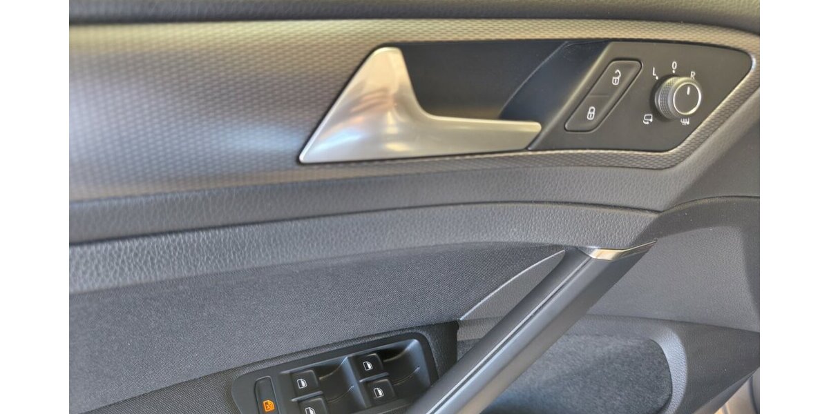 VW Golf Lounge 1.4 /Bi-Xenon/Navi/Tempo/Ahk 78.284 km 13.990 &euro; Leipzig 04347