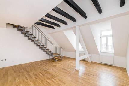 Helle 2-Zimmer-Wohnung - frisch renoviert im Dachgeschoss 2 zimmer