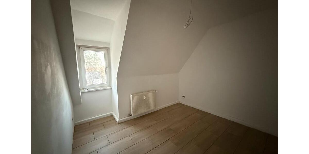 Dachgeschoßwohnung Groitzsch - 2 Zimmer, 45 m&sup2;, 327&euro; | Angebot:25418646