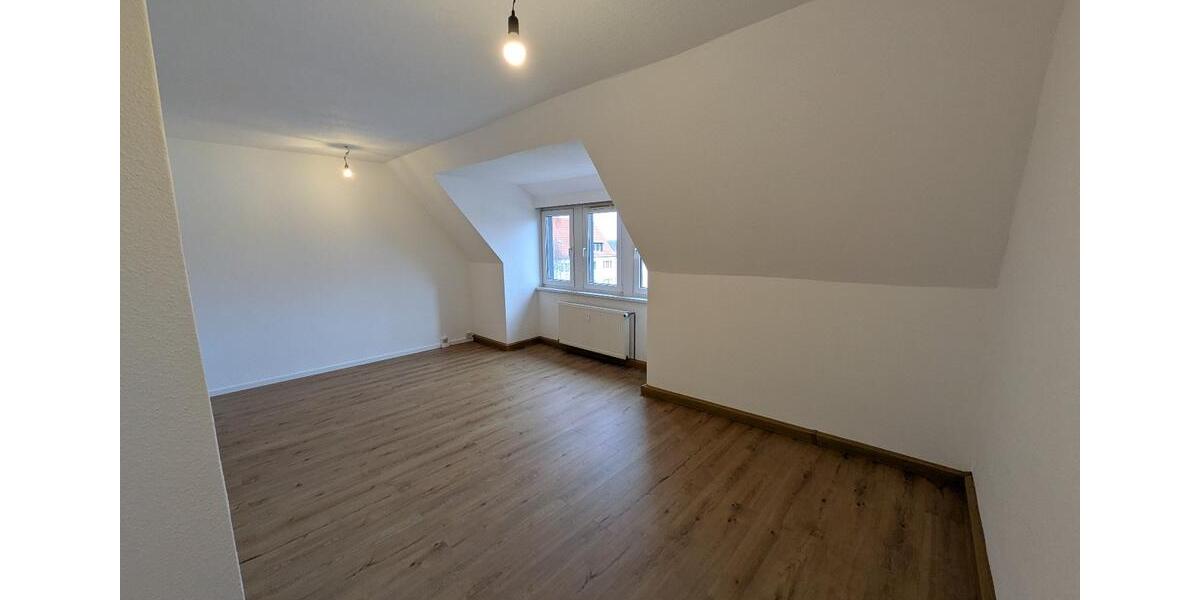 Dachgeschoßwohnung Groitzsch - 3 Zimmer, 60 m&sup2;, 380&euro; | Angebot:26549206