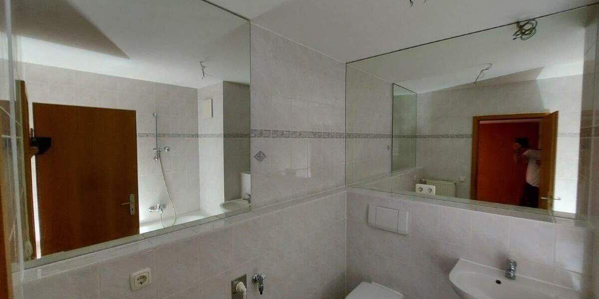 HELLE WOHNUNG MIT BALKON, LIFT UND TG-STELLPLATZ SUCHT NEUEN MIETER!!! 2 zimmer