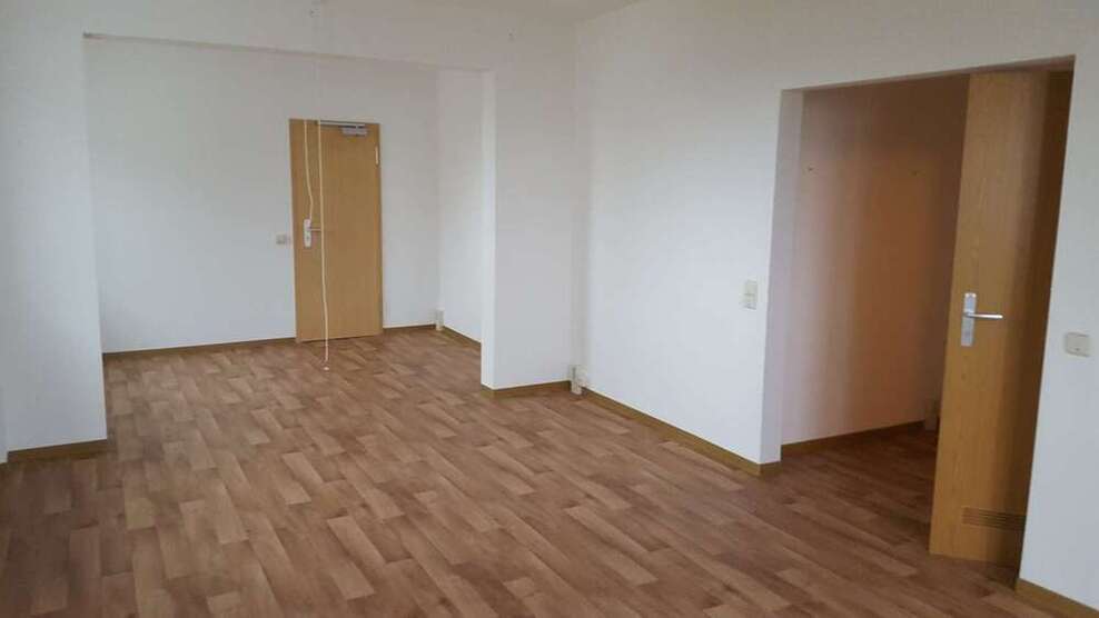 Wohnung zum Mieten in Halle 270 € 41.58 m²