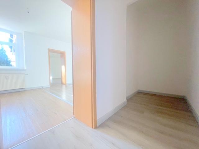 Etagenwohnung Lützen - 4 Zimmer, 110 m&sup2;, 850&euro; | Angebot:21439660
