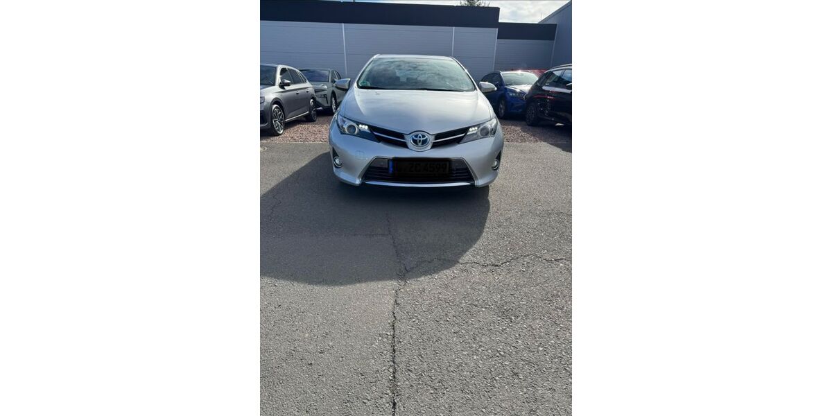 Toyota Auris 29.900 km 13.000 &euro; Groitzsch 04539