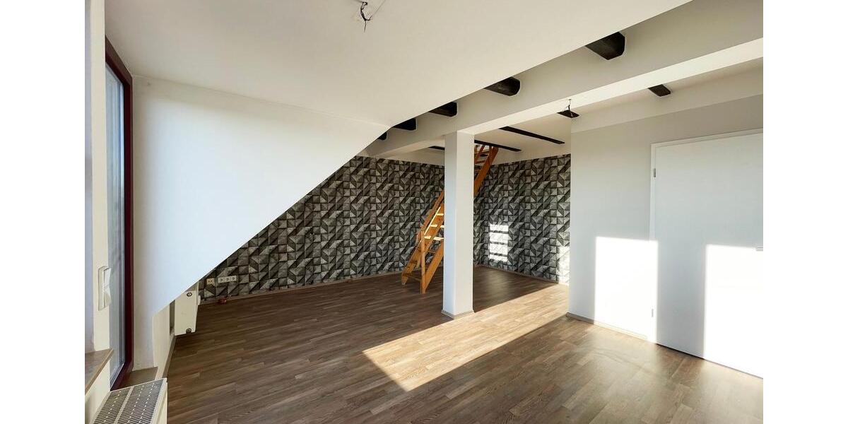 Großzügige 3-Raum-Dachgeschosswohnung mit Balkon und Stellplatz 3 zimmer