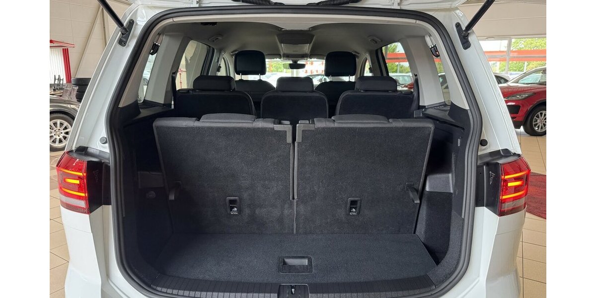 VW Touran 150 DSG R-Line/7Sitz/LED/Navi/ACC/Massage 99.985 km 22.990 &euro; Leipzig 04347