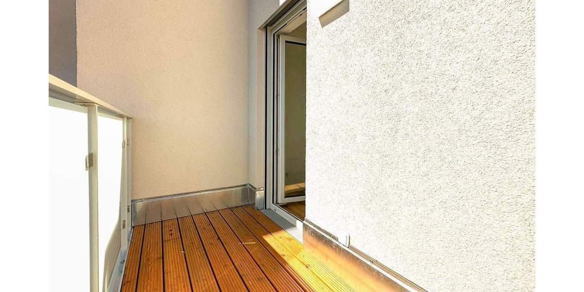 Exklusives Wohnen mit sonniger 11 m² Loggia und beeindruckendem Weitblick - provisionsfrei 4 zimmer