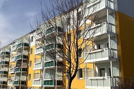 Helle 3-RaumWohnung mit Balkon und Dusche