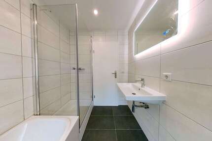 Wohnung zum Mieten in Zschernitz 900 € 95 m² 3.5 zimmer