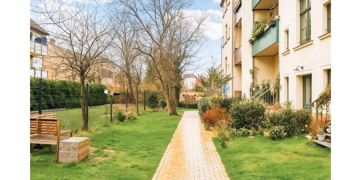 2015 Sanierte Denkmalwohnung mit Gartenanteil, Balkon & Stellplatz 4 zimmer