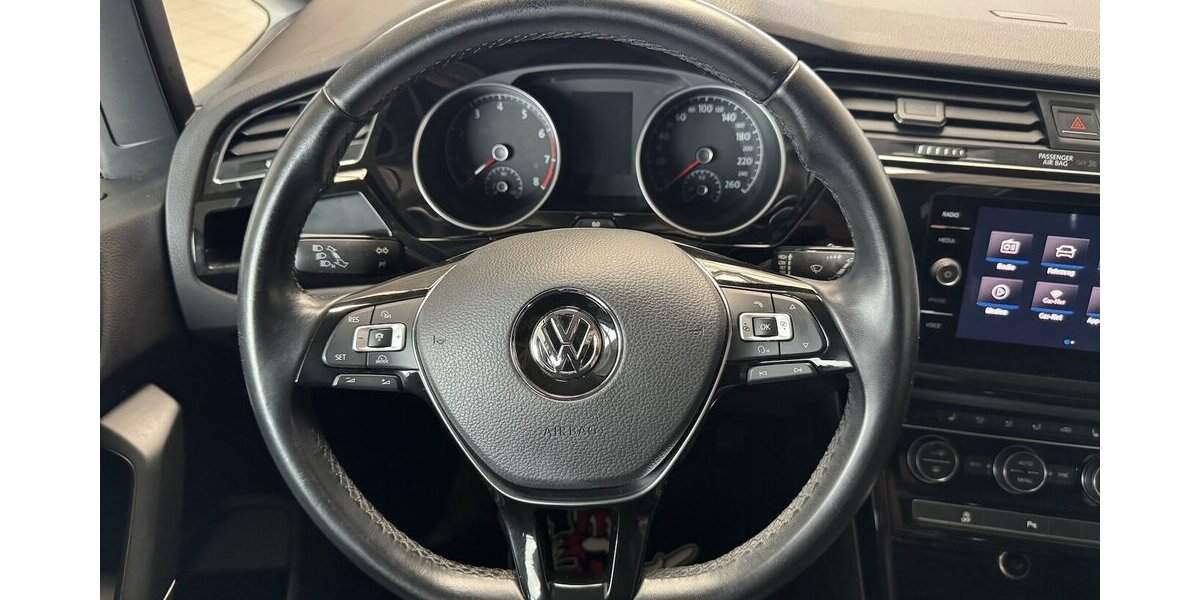 VW Touran 150 DSG R-Line/7Sitz/LED/Navi/ACC/Massage 99.985 km 22.990 &euro; Leipzig 04347