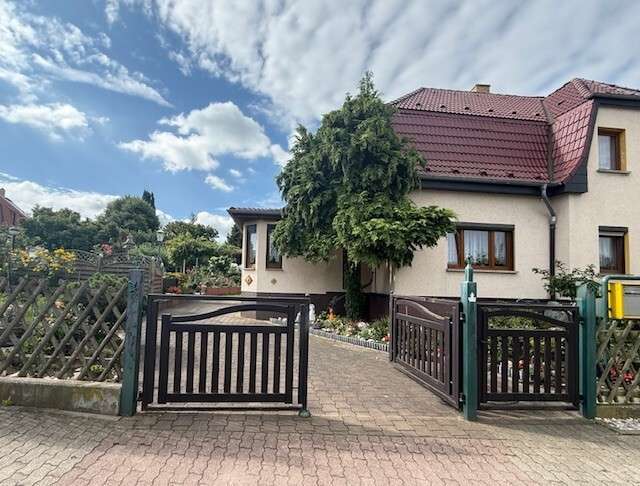 Haus zum Kaufen in Borsdorf 299.900 € 122.58 m² 5 zimmer