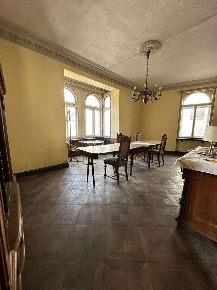 Denkmalschutzobjekt im Dornröschenschlaf am Fuße des Schlosses Neu-Augustusburg zimmer