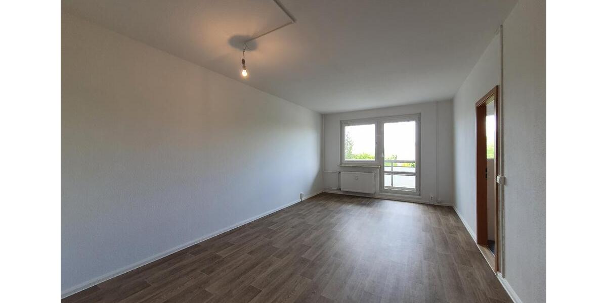 **JETZT EINZIEHEN**3-Zimmer-Wohnung Tageslichtbad Dusche+Wanne 4.OG Balkon ab sofort 3 zimmer