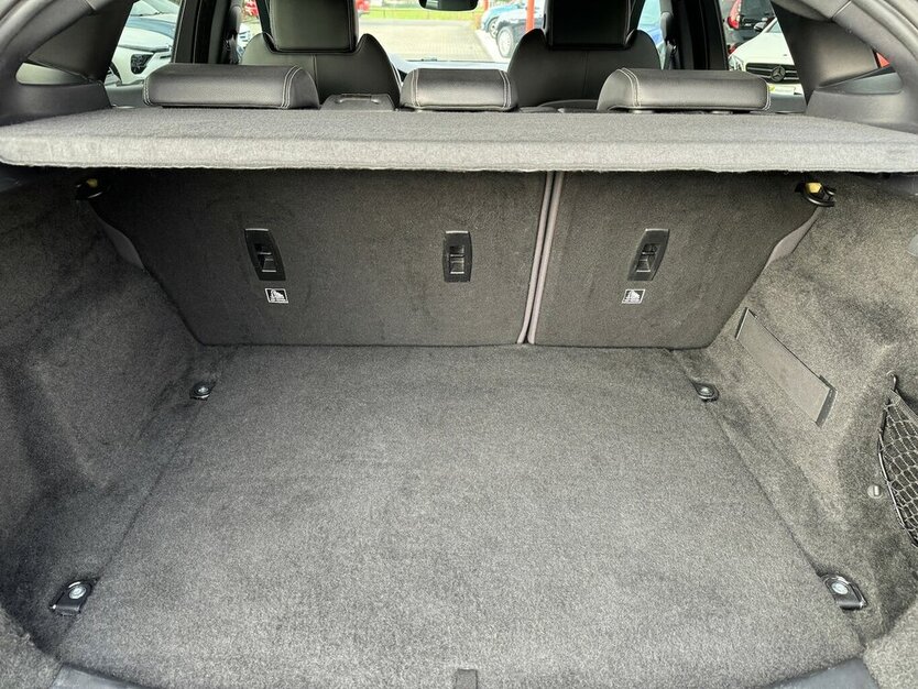 Jaguar E-Pace P250 R-Dynamic Black LED/Nav/VZE/Spur/ACC 70.425 km 23.990 € Leipzig 04347