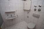 geeignet für 2er-WG - 2,5-Zi-DG-Whg - Laminat, Badewanne