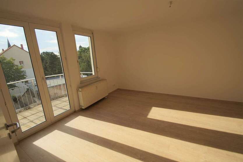 Moderne 3-Zimmer-Wohnung mit Aufzug, Balkon und kleiner Küche in ruhiger Lage 3 zimmer