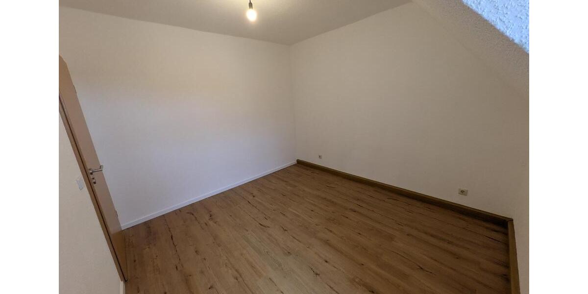 Dachgeschoßwohnung Groitzsch - 3 Zimmer, 60 m&sup2;, 390&euro; | Angebot:25225003