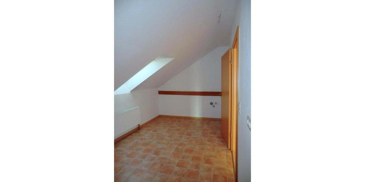 Dachgeschoßwohnung Merseburg - 6 Zimmer, 104 m&sup2;, 790&euro; | Angebot:20471889